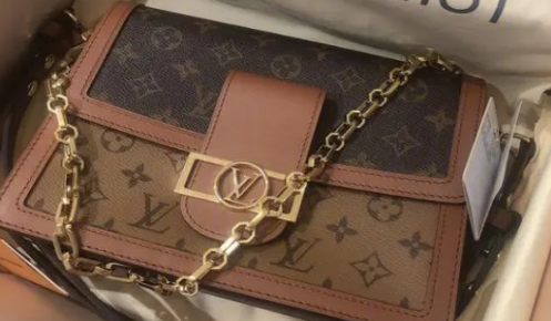 ?Lv的包包怎麼保養不掉色
